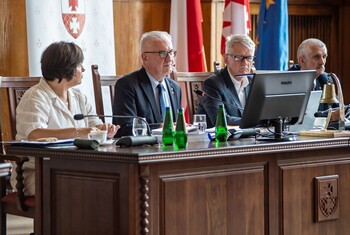 >Prezydent z absolutorium i wotum zaufania, a sesja RM ponownie pełna polityki