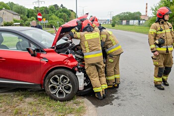 >Zderzenie miejskiego autobusu z osobówką