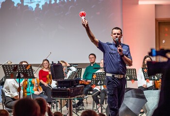>Muzyczne powitanie jesieni z EOK