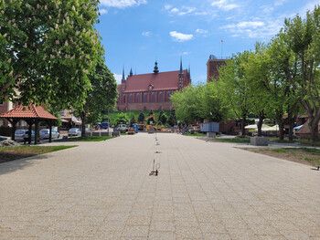 >Planety, Słońce i astrolabium. Tak zmienia się Frombork