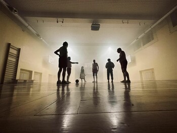 >(…) Wiesz co robi ten miś? – trwają przygotowania do najnowszej premiery w elbląskim teatrze