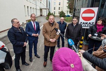 >Ambulans w darze dla szpitala